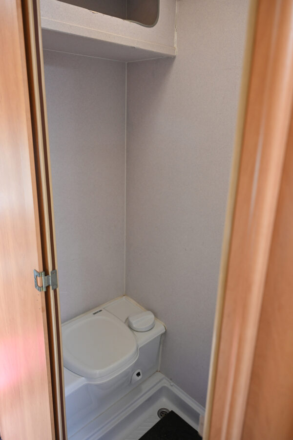 DSC_7517_resized Swift Suntor 590RL (2001) – 4 Berth