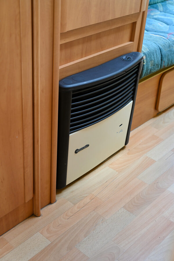 DSC_7532_resized Swift Suntor 590RL (2001) – 4 Berth